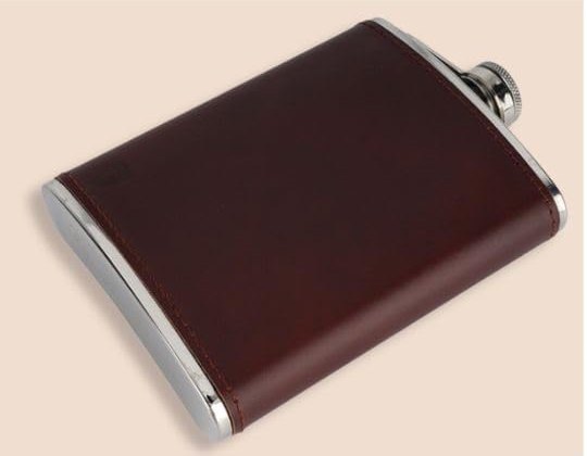 Hip flask size comparison: 4 oz, 6 oz and 8 oz flasks side by side
